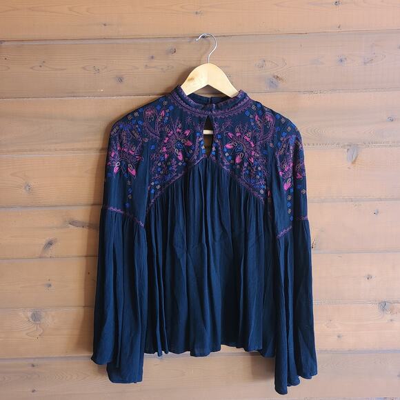 Parker Tahiti Blouse Small Bell Sleeve Keyhole Embroidered Boho Flowy Top Shirt - Picture 2 of 6